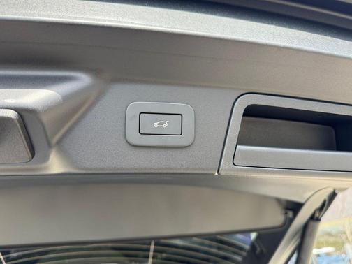Fuji White 2026 Land Rover Range Rover Velar P250 SE R-Dynamic