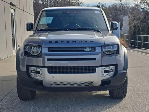 Eiger Gray Metallic 2023 Land Rover Defender SE