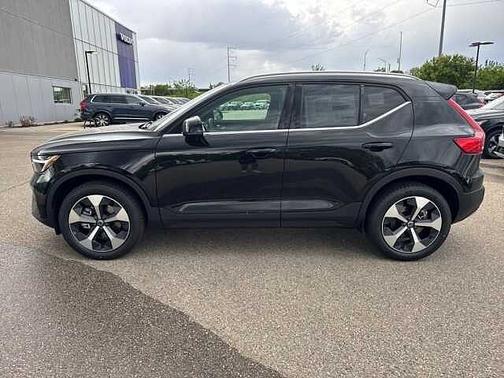 2025 Volvo XC40 Core