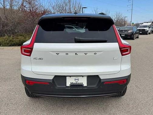 2023 Volvo XC40 Ultimate