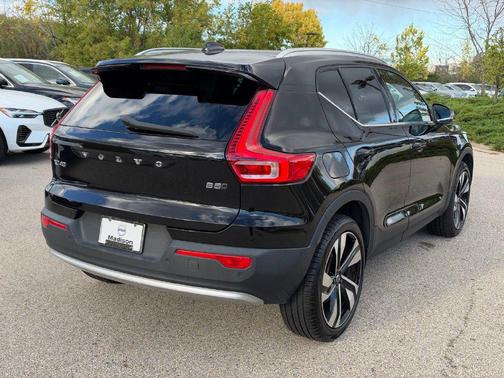 Onyx Black Metallic 2024 Volvo XC40 B5 Plus Bright Theme