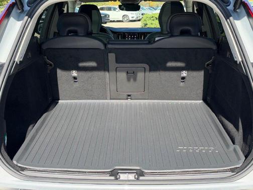 Vapour Grey Metallic 2024 Volvo XC60 B5 Plus Dark Theme