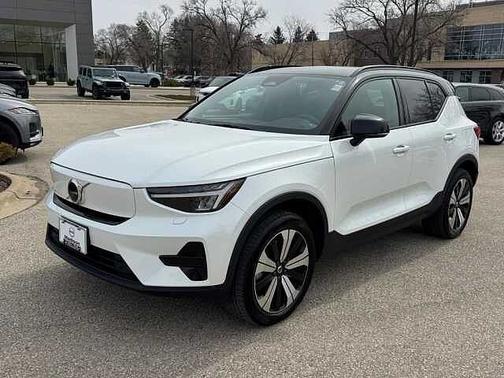 Crystal White 2023 Volvo XC40 Core