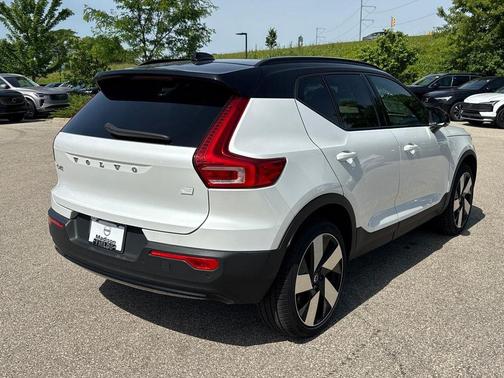 Crystal White Metallic 2023 Volvo XC40 Recharge Pure Electric Twin Ultimate