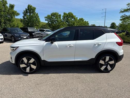 Crystal White Metallic 2023 Volvo XC40 Recharge Pure Electric Twin Ultimate
