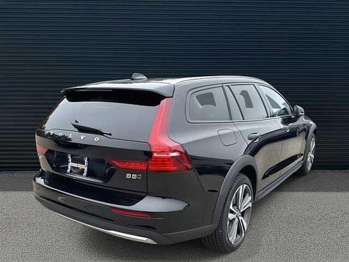2026 Volvo V60 Cross Country Plus