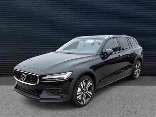 2026 Volvo V60 Cross Country Plus