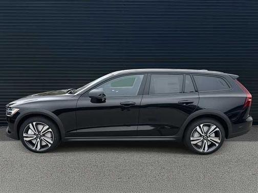 2026 Volvo V60 Cross Country Plus