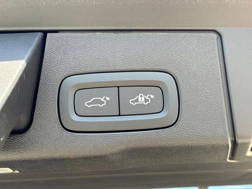 Denim Blue Metallic 2026 Volvo XC60 B5 Plus