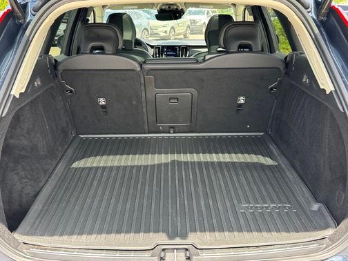 Denim Blue Metallic 2021 Volvo XC60 T5 Momentum