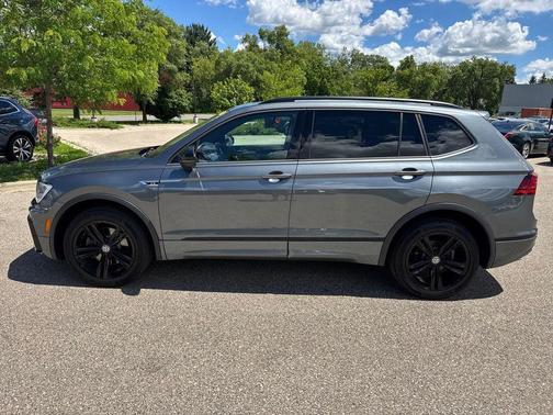 Platinum Gray Metallic 2019 Volkswagen Tiguan 2.0T SEL R-Line 4MOTION