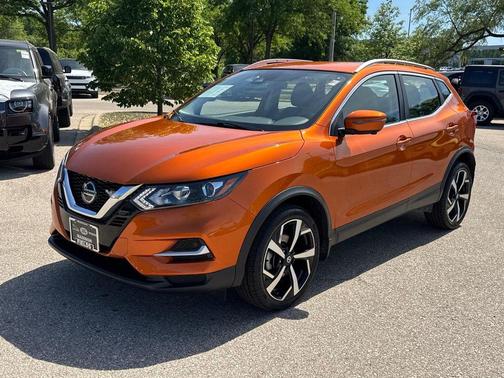 Monarch Orange Metallic 2020 Nissan Rogue Sport SL