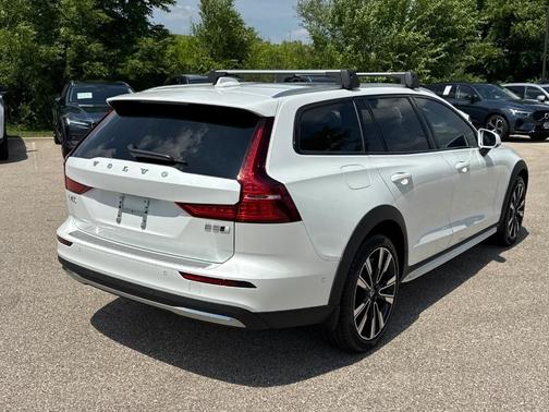 2025 Volvo V60 Cross Country B5 Ultra