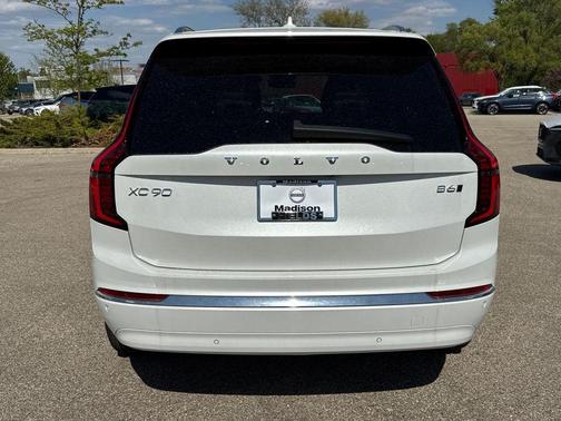 Crystal White Pearl 2026 Volvo XC90 Ultra, B6 AWD Gas (mild hybrid), Gasoline, Bright, 6 Seats