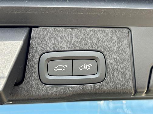 Denim Blue Metallic 2026 Volvo XC60 B5 Ultra