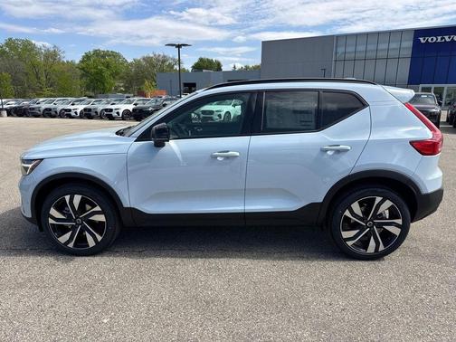 Cloud Blue 2026 Volvo XC40 Ultra, B5 AWD Gas (mild hybrid), Dark