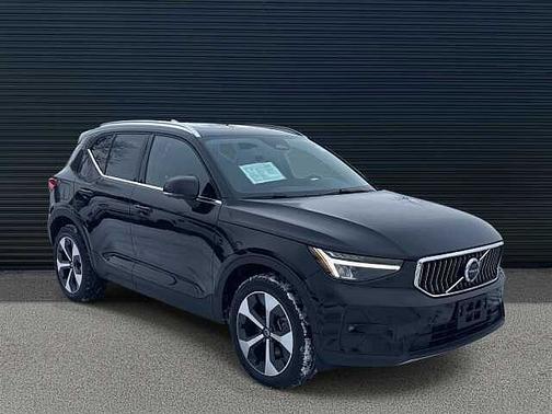2025 Volvo XC40 Plus