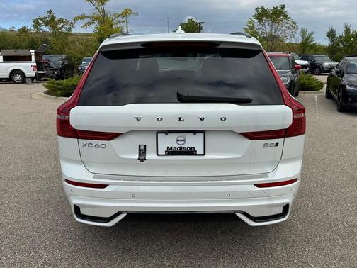 2025 Volvo XC60 B5 Plus