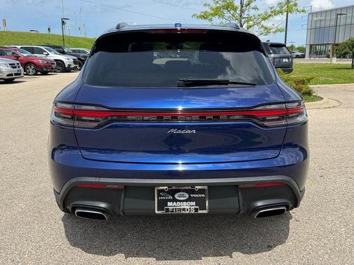 Gentian Blue Metallic 2024 Porsche Macan Macan