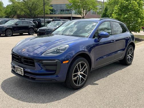 Gentian Blue Metallic 2024 Porsche Macan Macan