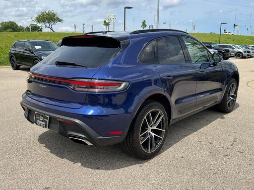 Gentian Blue Metallic 2024 Porsche Macan Macan