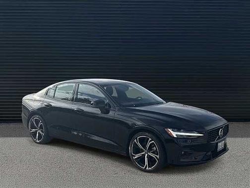 2024 Volvo S60 B5 Ultimate Dark