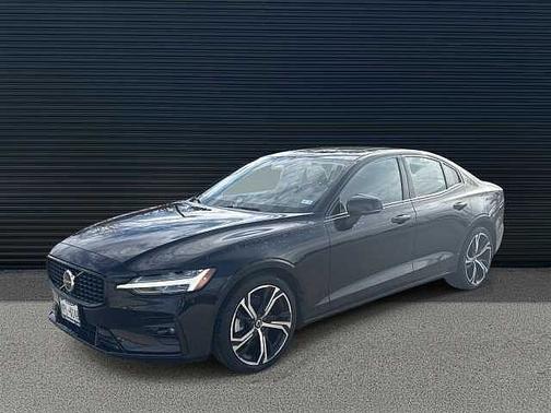 2024 Volvo S60 B5 Ultimate Dark