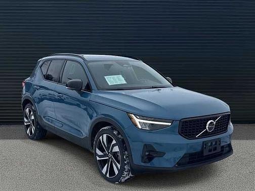 2024 Volvo XC40 Plus