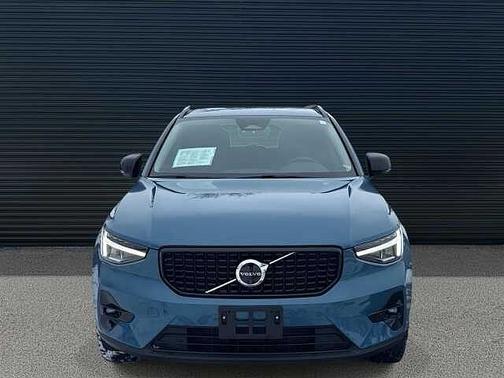 2024 Volvo XC40 Plus