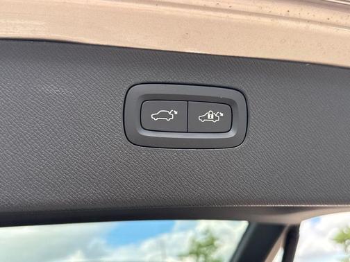 Bright Dusk Metallic 2026 Volvo XC90 Plus, B6 AWD Gas (mild hybrid), Gasoline, Bright, 7 Seats