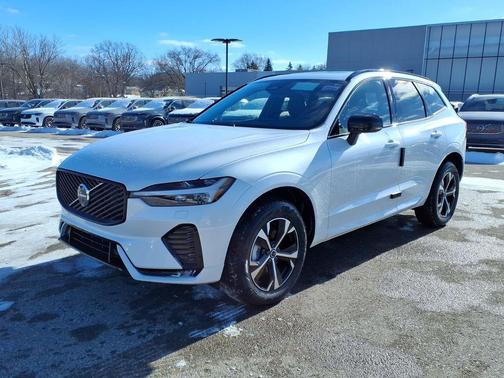 Crystal White Metallic 2026 Volvo XC60 B5 Core