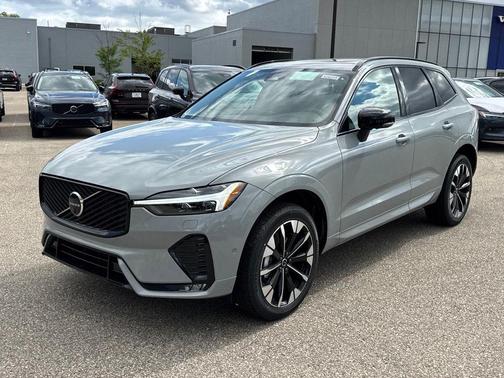 Vapour Grey Metallic 2026 Volvo XC60 B5 Plus
