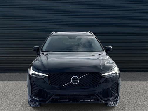 Onyx Black Metallic 2026 Volvo XC60 B5 Plus