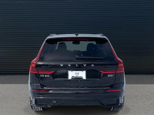Onyx Black Metallic 2026 Volvo XC60 B5 Plus