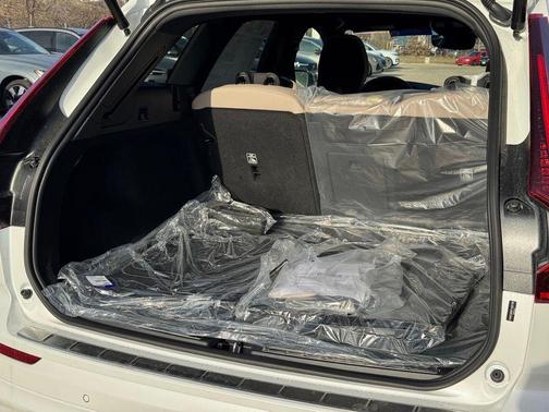 Crystal White Metallic 2026 Volvo XC60 B5 Plus