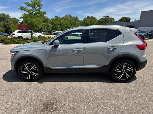 Vapour Grey Metallic 2025 Volvo XC40 B5 Core Bright Theme