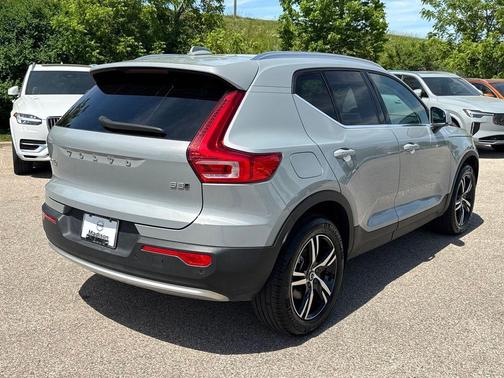 Vapour Grey Metallic 2025 Volvo XC40 B5 Core Bright Theme