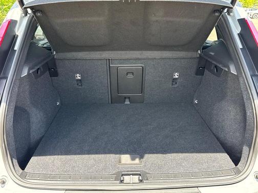 Vapour Grey Metallic 2025 Volvo XC40 B5 Core Bright Theme