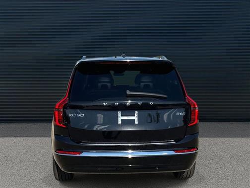 Onyx Black Metallic 2026 Volvo XC90 Plus, B6 AWD Gas (mild hybrid), Gasoline, Bright, 7 Seats
