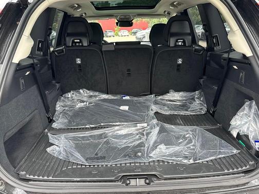 Onyx Black Metallic 2026 Volvo XC90 Plus, B6 AWD Gas (mild hybrid), Gasoline, Bright, 7 Seats