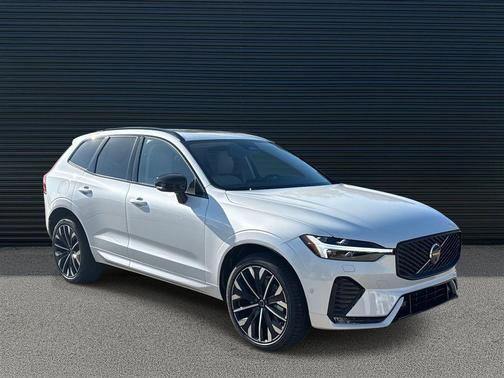 Crystal White Metallic 2026 Volvo XC60 B5 Ultra