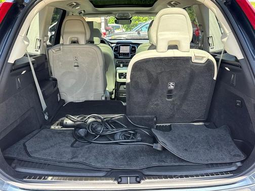 Denim Blue Metallic 2025 Volvo XC90 Plug-In Hybrid T8 Plus 6-Seater
