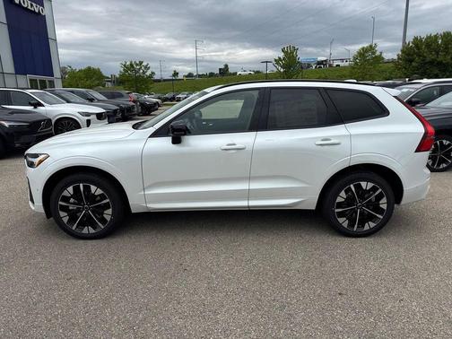 Crystal White Metallic 2026 Volvo XC60 B5 Plus