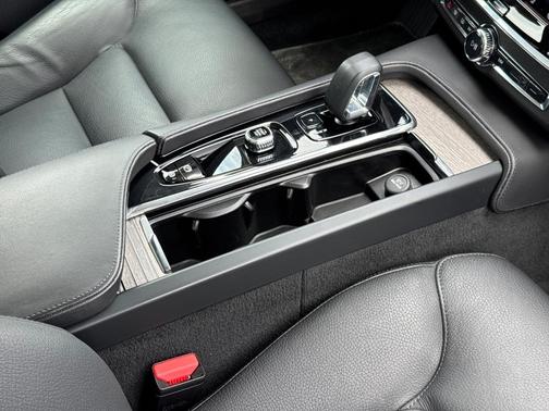 2023 Volvo S90 B6 AWD Plus Bright