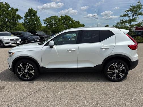 Crystal White Metallic 2021 Volvo XC40 T5 Inscription