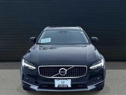 2024 Volvo V90 Cross Country Plus