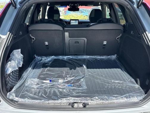 Vapour Grey Metallic 2026 Volvo XC60 B5 Ultra Black Edition