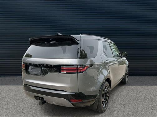 Eiger Grey Metallic 2025 Land Rover Discovery P300 Dynamic SE