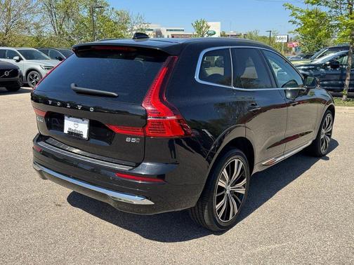 Onyx Black Metallic 2023 Volvo XC60 B5 Plus Bright Theme