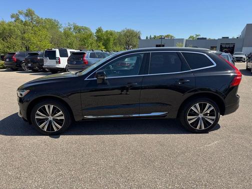 Onyx Black Metallic 2023 Volvo XC60 B5 Plus Bright Theme